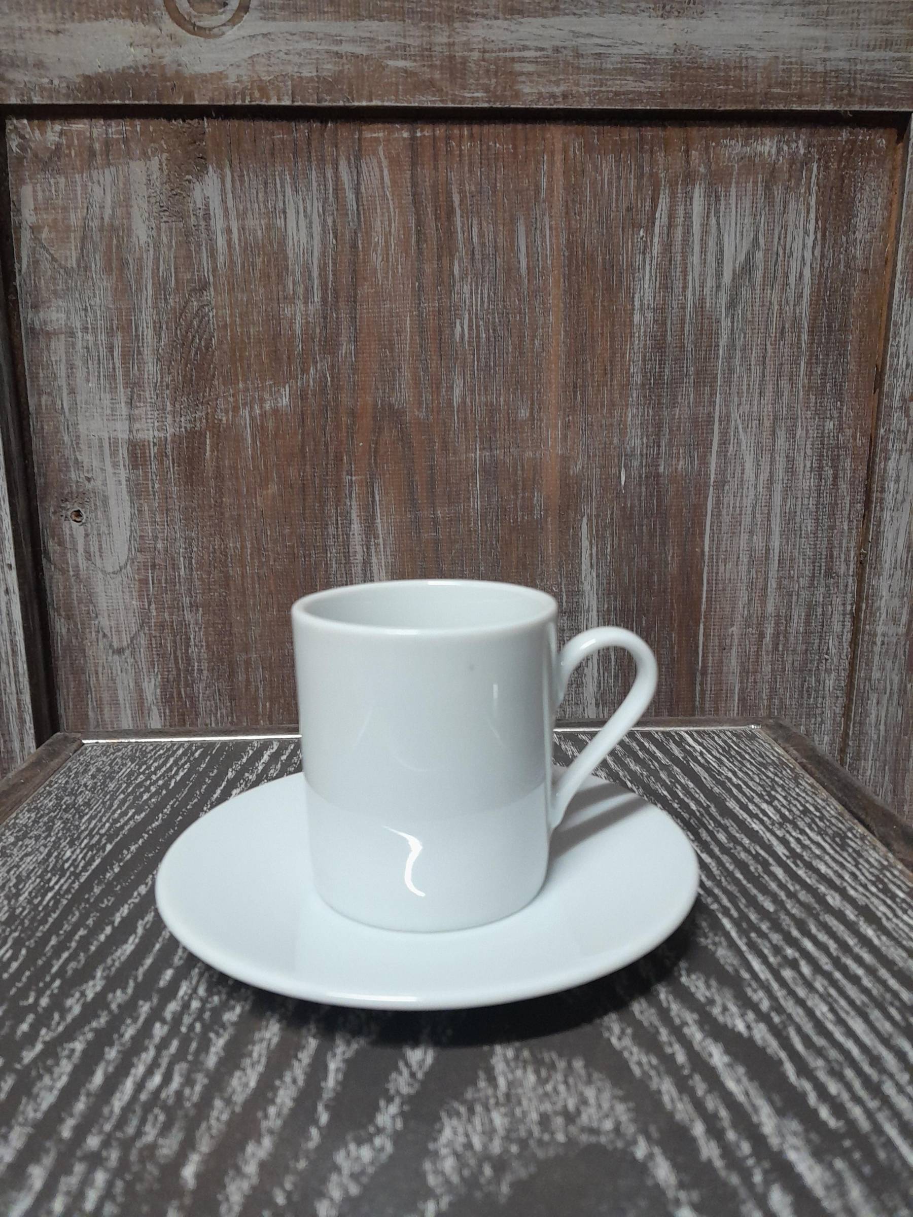 Tasse à café design avec soucoupe